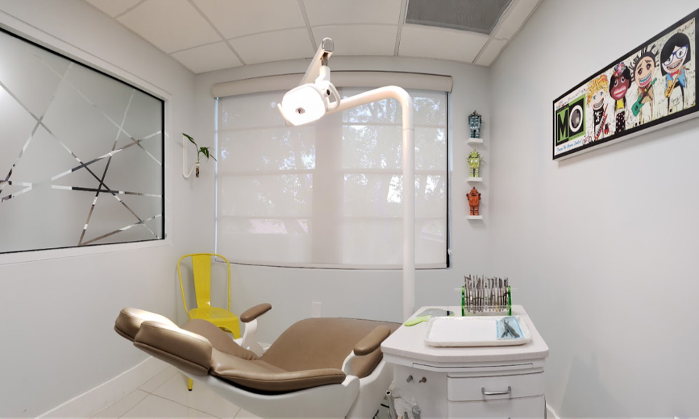 Modern, private orthodontic treatment room with a comfortable clinical chair in Miami.